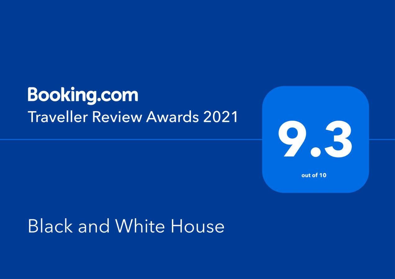 Black And White House 아라드 외부 사진